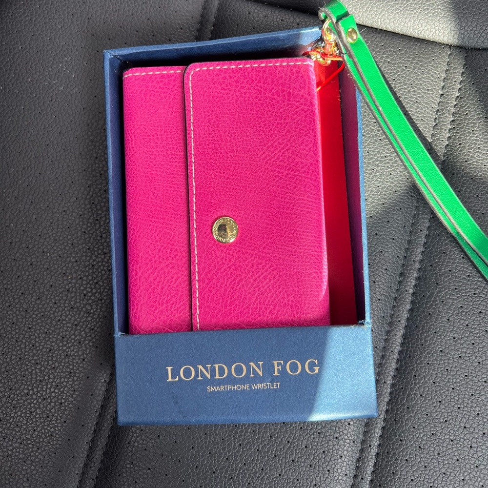Smart phone wristlet